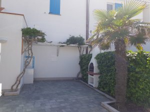 Giardino privato con posto auto